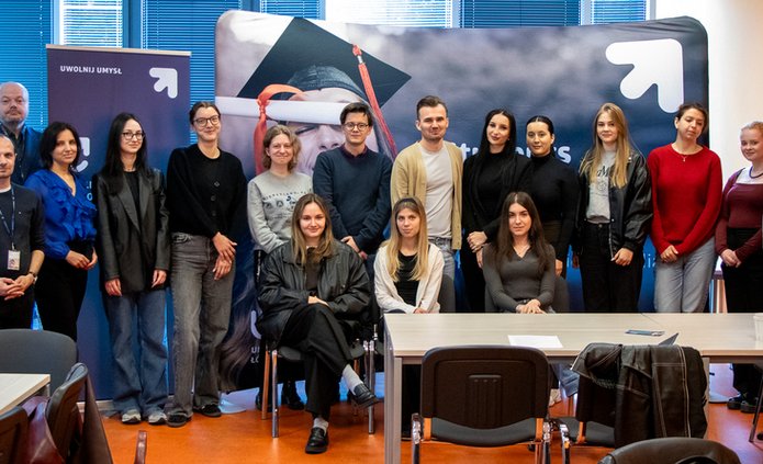 uczestnicy spotkania z absolwentami